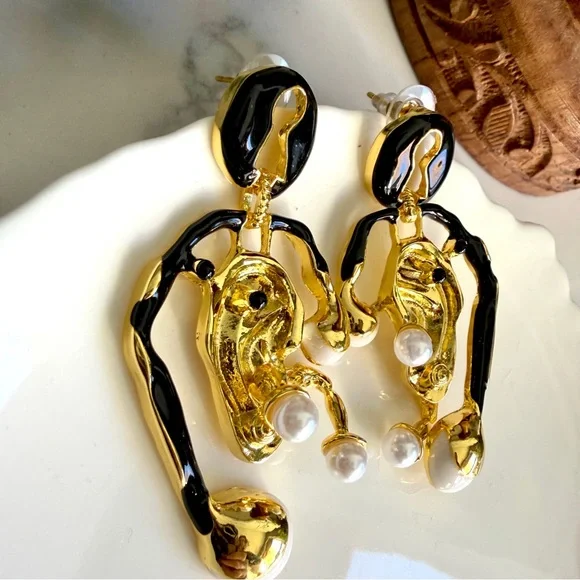 Schiaparelli Inspired Anatomy Ear Gold Tone Earrings Huge Pearl Keyhole Jewelry - Picture 7 of 9